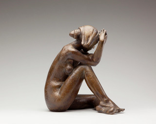 Sitzende mit verschränkten Händen, 1967, Bronze, 39cm