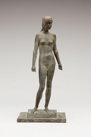 Stehendes Mädchen auf eckigem Sockel, 1932, Bronze