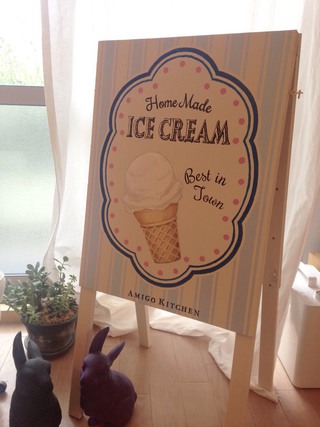 AMIGO KITCHEN

ice cream signboard

soramimi｜creative unit

art work: izumi maekawa

ice cream illustration:emi yamaguchi