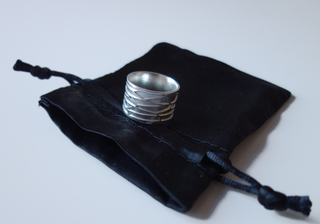 Silber mit Voronoimuster