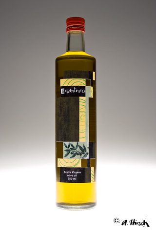 Labels for the portuguese olive oil "Excentrico".