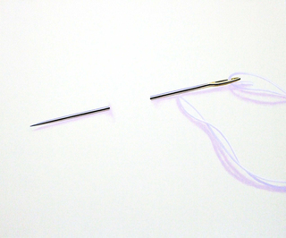 針と糸　acrylic on canvas 380×455(mm)　2011