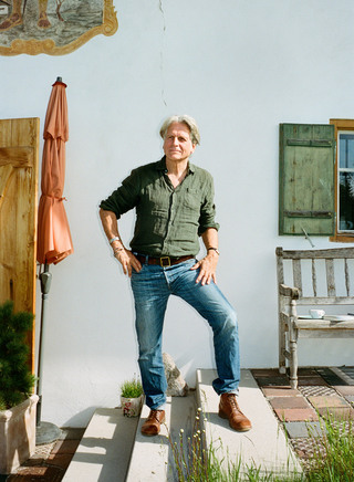 Georg Schweissfurth, Character Magazine