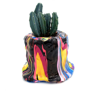 Living Sculpture, 2021,

Mischtechnik auf Farbdose mit Pflanze,

13 x 12 x 13 cm