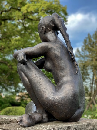 "Die Kauernde", Bronze, 1961 