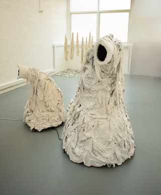 "Spoil/Heap" 2024
Plaster, fabric, steel, porcelain
Image courtesy of @james_bright49