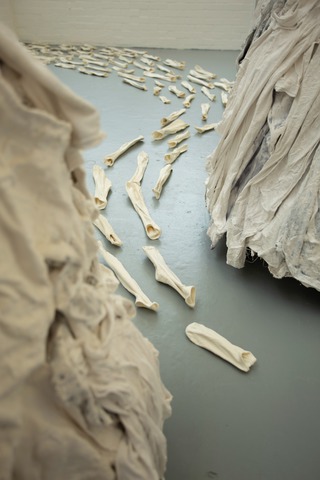 "Spoil/Heap" 2024
Plaster, fabric, steel, porcelain
Image courtesy of @james_bright49