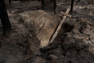 Ein Einzelgrab, nur mit „187“ gekennzeichnet. Bislang wurden 445 Einzelgräber auf dem Massengrab in der Nähe von Izium entdeckt. Izium, 17.09.2022 |  A single grave, only marked with "187". So far, 445 indivual graves have been discovered on the mass burial site close to Izium. Izium, 17.09.2022